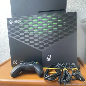 Xbox serie X spielkonsole, wie neue mit kontrollern und OVP. , Alter : 3 monate 