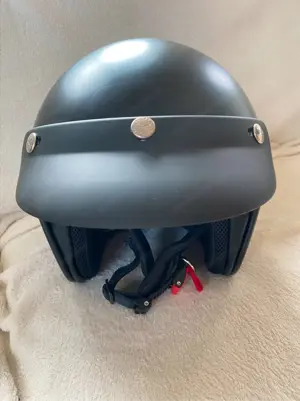 Cooler Helm für Vespa- und Rollerfahrer