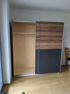 Kleiderschrank Nussbaum Dekor Bild 4
