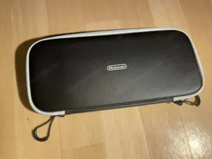 Nintendo Switch OLED Schwarz  Weiß (sehr gut) - Viel Zubehör & 2 Spiele - Verhandelbar Bild 3