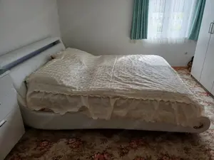 Bett mit Matratze  Bild 4