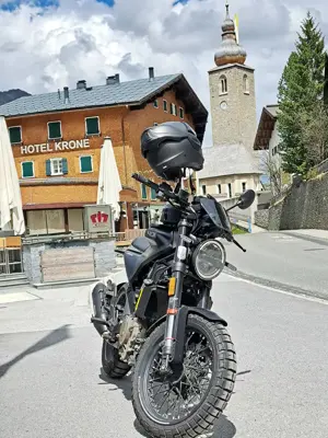 Husyuarna SVARTPILEN 401