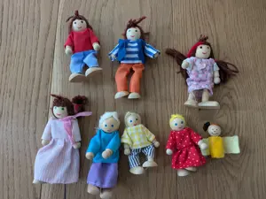 Puppenhaus aus Holz mit viel Zubehör Bild 4