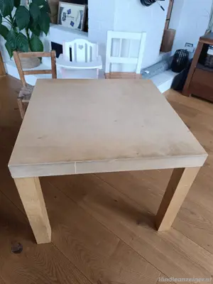 leichter Holztisch