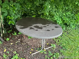Gartentisch zu verschenken