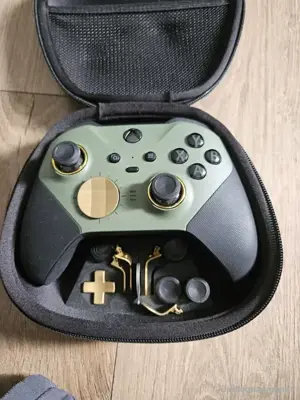 Xbox serie X schwarz spielkonsole mit kopförer und pro kontrollern OVP , zustand sehr guten +schwarz Bild 4