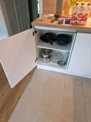 Traumhafte Winkel-Küche von nobilia, glanzweiß mit Geräten Bild 3