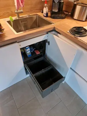 Traumhafte Winkel-Küche von nobilia, glanzweiß mit Geräten Bild 2