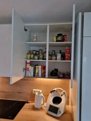 Traumhafte Winkel-Küche von nobilia, glanzweiß mit Geräten Bild 4