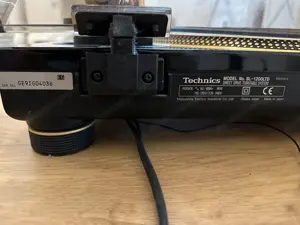 Technics SL-1200 Ltd Limited Gold Plattenspieler Bild 2