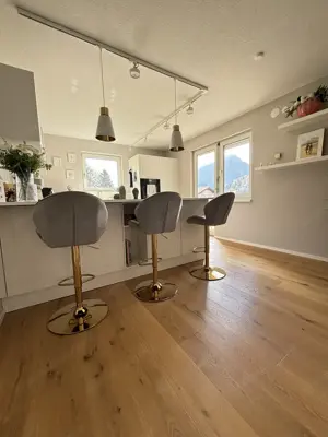 Sonnige 3-Zimmer-Wohnung mit Panoramablick zu vermieten Bild 2