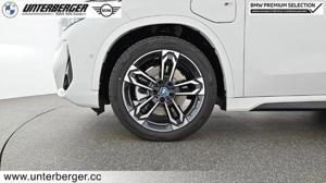 BMW X1 xDrive25e M Sportpaket // Anhängerkupplung // Head-Up // Komfortzugang Bild 6