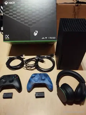 Xbox serie X spielkonsole mit kopförer und 2 kontrollern + OVP 