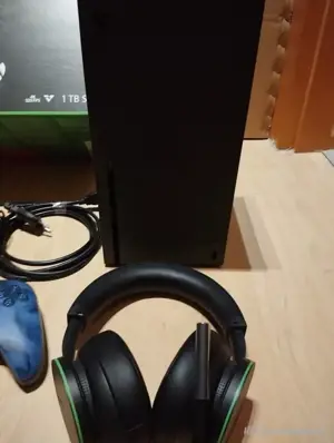 Xbox serie X spielkonsole mit kopförer und 2 kontrollern + OVP  Bild 2