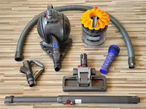 Dyson DC33C neue , beutelloser staubsauger mit Zubehör  , OVP 