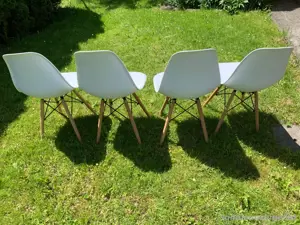 4 bequeme Stühle