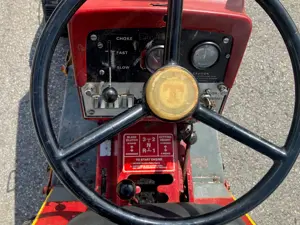 Rasenmähertraktor mit Schneepflug Bild 5