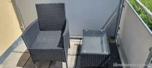 Rathan 2 Stühle kleiner Tisch