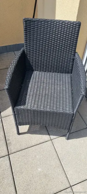Rathan 2 Stühle kleiner Tisch Bild 2