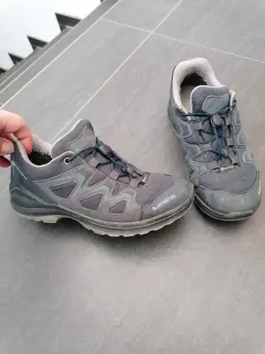 Lowa Schuhe 33