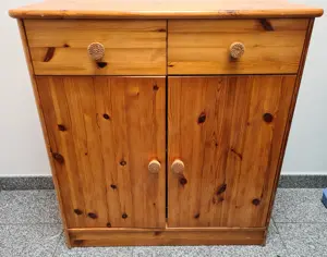 Kommode Echtholz mit Rattanknöpfen