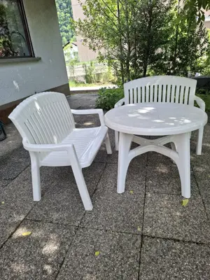 Gartentisch mit 2 Stück Sitzbänken (für je 2-3Personen)