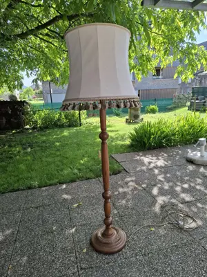 Stehlampe Vintage mit Eichenholzgestell