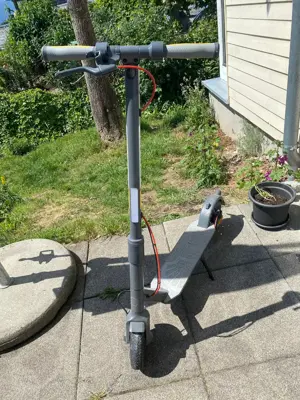 Verkaufe sehr wenig gebrauchter E-Scooter  Bild 2