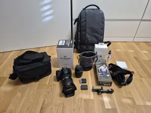 Canon EOS 2000D + hochwertiges Zubehörpaket   Wie neu!
