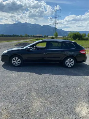 Renault Laguna 3 2.0 dCi Bild 2