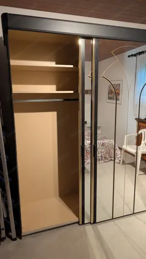 Schiebetürenschrank mit Spiegel Bild 3
