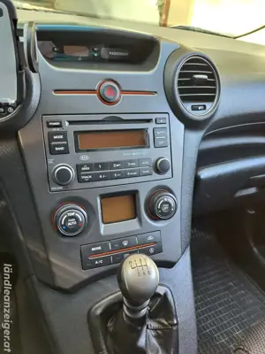 Auto Kia Carens 
