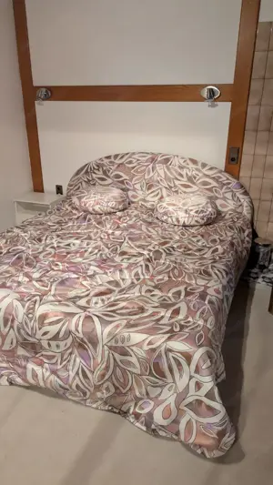 Bett mit Lattenrost