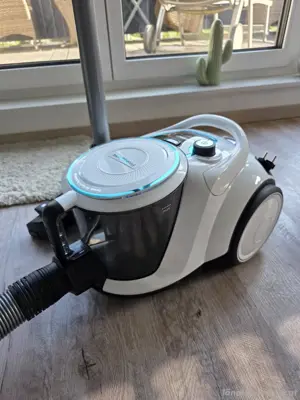 Bosch serie 6 BGC41 HYG . Boden- staubsauger weib mit zubehör Bild 2