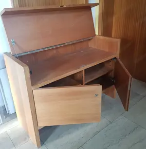 Sekretär aus Vollholz mit aufklappbarem Deckel, 2 Türen und 4 Fächern Bild 2