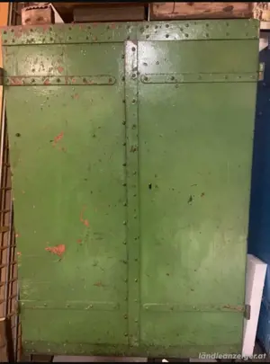 Alter Eisenschrank aus einem französischen Stahlwerk Bild 10