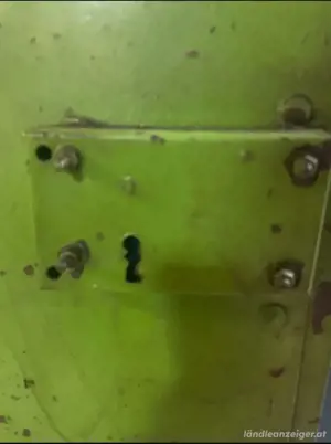 Alter Eisenschrank aus einem französischen Stahlwerk Bild 2