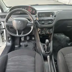 Peugeot 208 Sehr guter Zustand  Bild 6