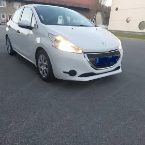 Peugeot 208 Sehr guter Zustand  Bild 3