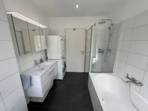 Moderne 3-Zimmer-Wohnung mit Terrasse in zentraler, ruhiger Lage zu vermieten! Bild 4