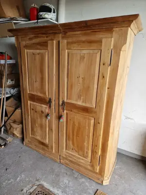 Alter Schrank