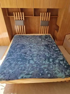 Desinger Bett Holz Massiv