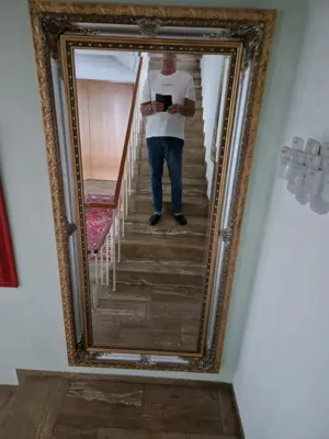 Grosser Wandspiegel