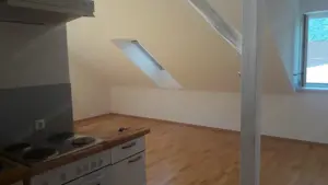 2 Zimmer Dachgeschoßwohnung Zentral und gemütlich SCHLINS