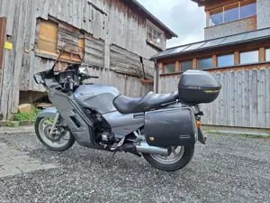 Kawasaki GTR 1000 Bild 4