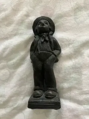 Bronzefigur "Junge mit Händen in den Taschen" - ein Schnäppchen! Bild 2