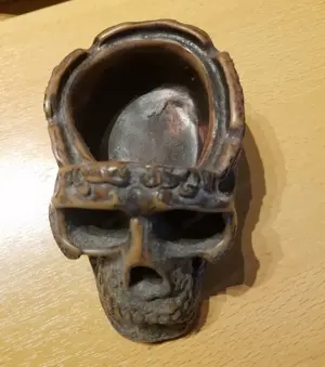 Totenkopf Aschenbecher Bild 5