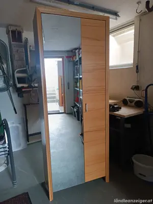 Kleiderschrank 
