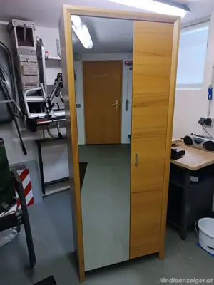 Kleiderschrank  Bild 4