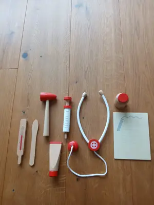 Artztkoffer mit Holz-Medizin